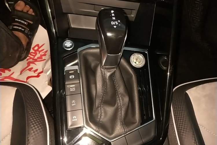 Used Volkswagen Tayron X 2020 330TSI Two-Wheel Drive Luxury Smart Connectivity Version Gear Lever