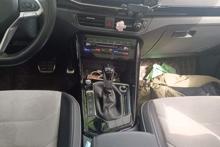 Used Volkswagen Tayron X 2020 330TSI Two-Wheel Drive Luxury Smart Connectivity Version Gear Lever