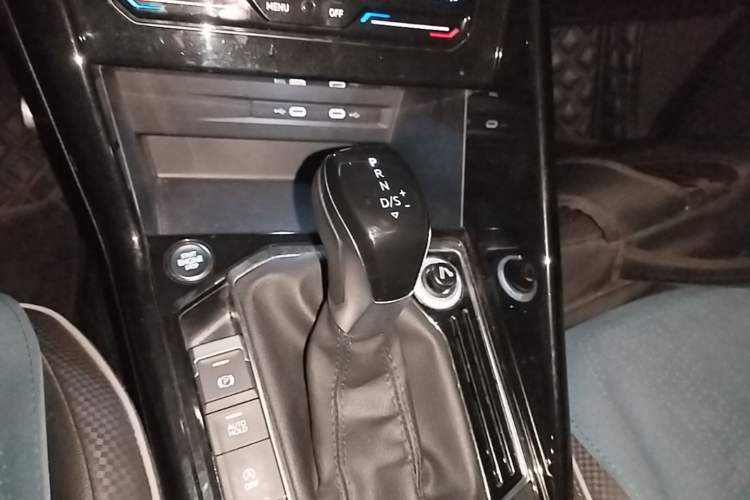 Used Volkswagen Tayron X 2020 330TSI Two-Wheel Drive Luxury Smart Connectivity Version Gear Lever
