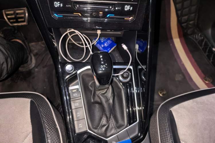 Used Volkswagen Tayron X 2020 330TSI Two-Wheel Drive Luxury Smart Connectivity Version Gear Lever