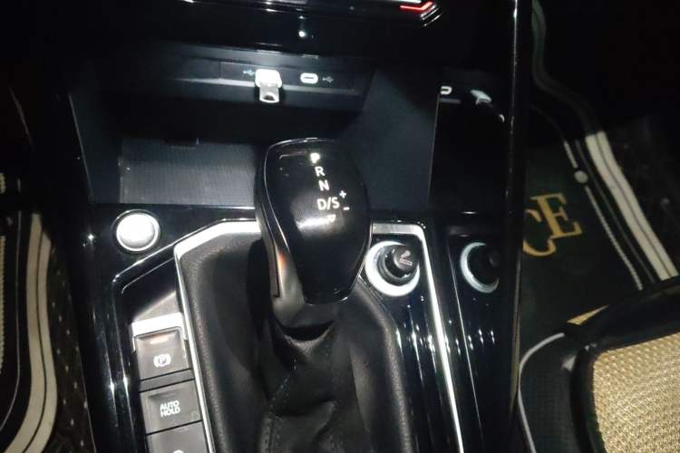 Used Volkswagen Tayron X 2020 330TSI Two-Wheel Drive Luxury Smart Connectivity Version Gear Lever
