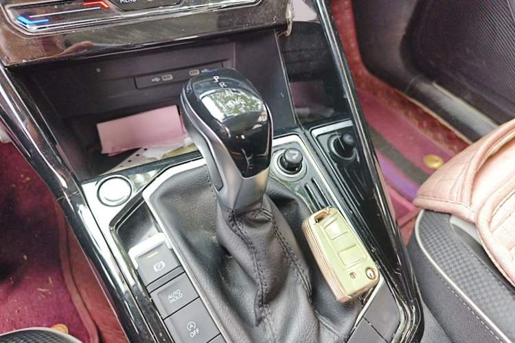 Used Volkswagen Tayron X 2020 330TSI Two-Wheel Drive Luxury Smart Connectivity Version Gear Lever