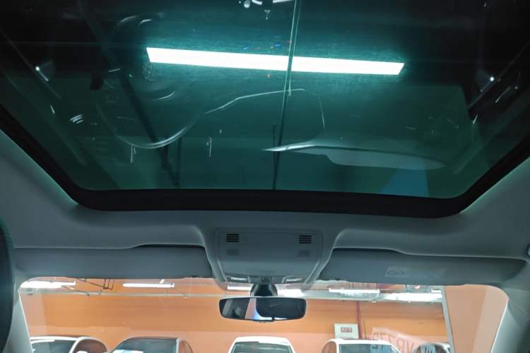 Used Volkswagen Tayron X 2020 330TSI Two-Wheel Drive Luxury Smart Connectivity Version Headliner
