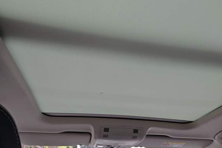 Used Volkswagen Tayron X 2020 330TSI Two-Wheel Drive Luxury Smart Connectivity Version Headliner