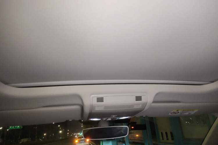 Used Volkswagen Tayron X 2020 330TSI Two-Wheel Drive Luxury Smart Connectivity Version Headliner