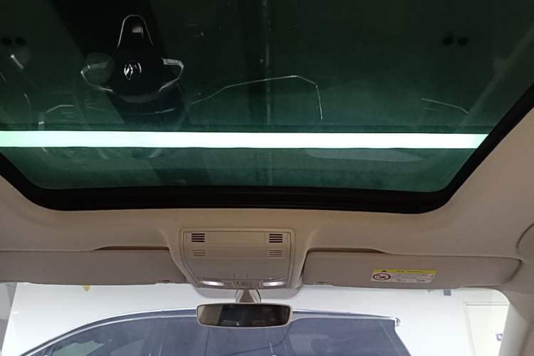 Used Volkswagen Tayron X 2020 330TSI Two-Wheel Drive Luxury Smart Connectivity Version Headliner