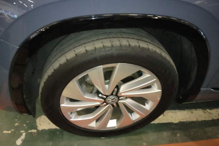 Used Volkswagen Tayron X 2020 330TSI Two-Wheel Drive Luxury Smart Connectivity Version Left Front Wheel Hub