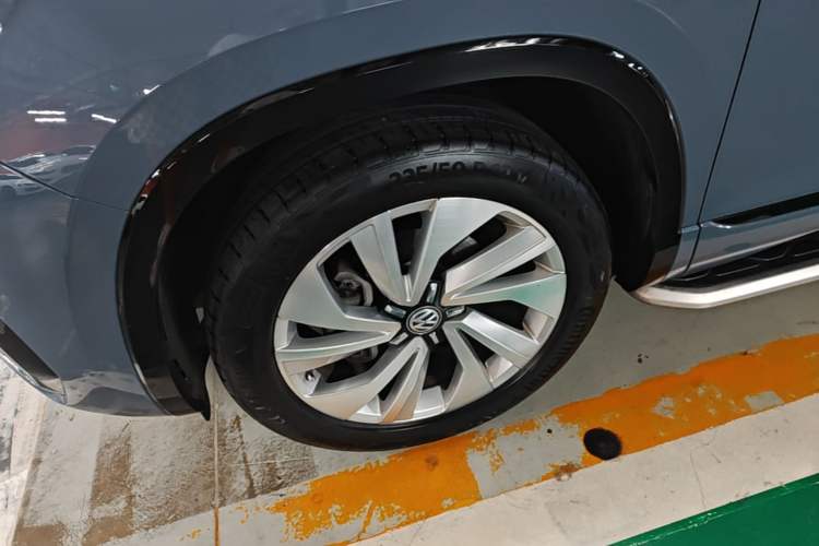 Used Volkswagen Tayron X 2020 330TSI Two-Wheel Drive Luxury Smart Connectivity Version Left Front Wheel Hub