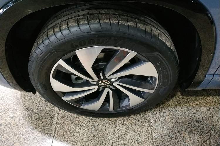 Used Volkswagen Tayron X 2020 330TSI Two-Wheel Drive Flagship Smart Connectivity Version Left Front Wheel Hub