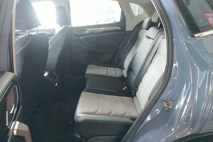 Used Volkswagen Tayron X 2020 330TSI Two-Wheel Drive Luxury Smart Connectivity Version Left Rear Seat