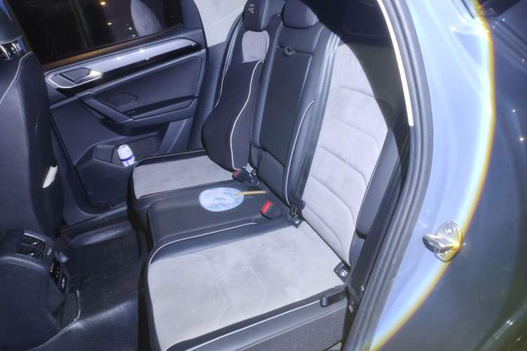 Used Volkswagen Tayron X 2020 330TSI Two-Wheel Drive Luxury Smart Connectivity Version Left Rear Seat