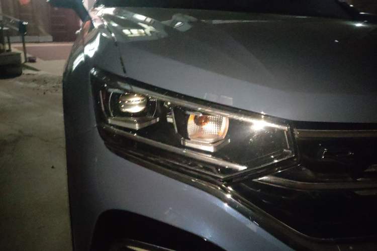 Used Volkswagen Tayron X 2020 330TSI Two-Wheel Drive Luxury Smart Connectivity Version Right Front Headlight