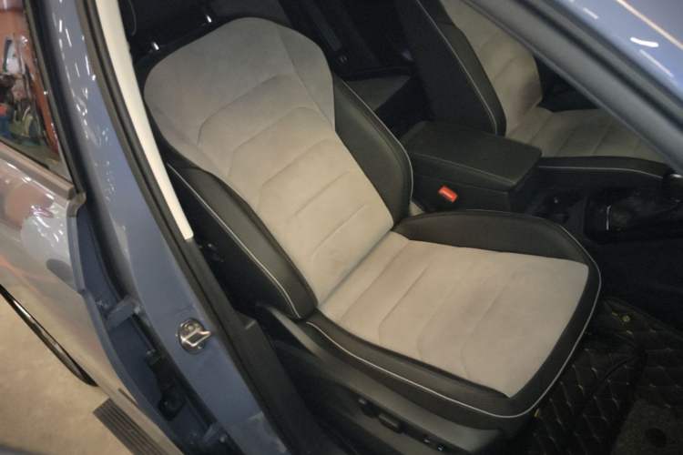 Used Volkswagen Tayron X 2020 330TSI Two-Wheel Drive Luxury Smart Connectivity Version Right Front Seat