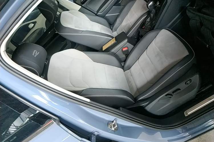 Used Volkswagen Tayron X 2020 330TSI Two-Wheel Drive Luxury Smart Connectivity Version Right Front Seat