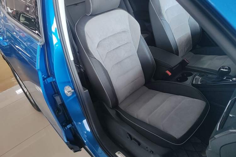 Used Volkswagen Tayron X 2020 330TSI Two-Wheel Drive Luxury Smart Connectivity Version Right Front Seat