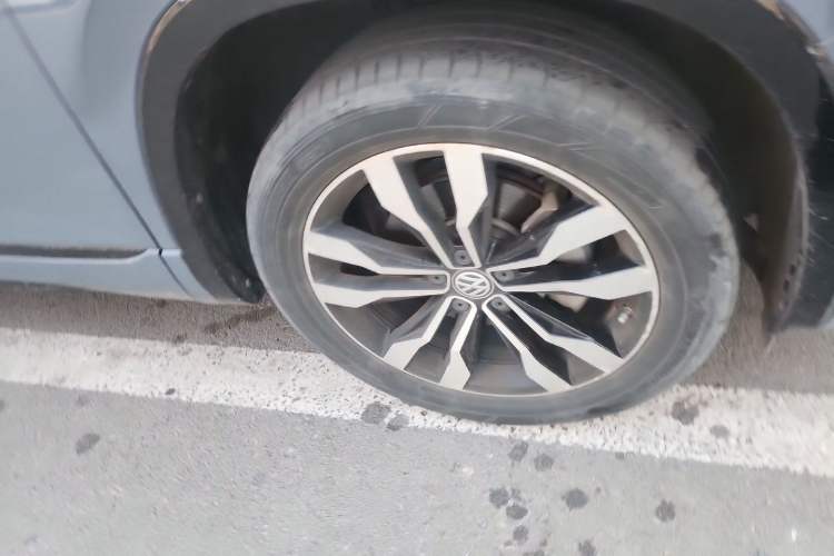 Used Volkswagen Tayron X 2020 380TSI Four-Wheel Drive Prestige Connected Version Right Front Wheel Hub
