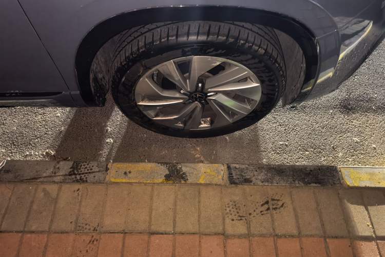 Used Volkswagen Tayron X 2020 330TSI Two-Wheel Drive Luxury Smart Connectivity Version Right Front Wheel Hub
