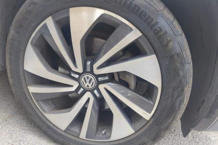 Used Volkswagen Tayron X 2020 330TSI Two-Wheel Drive Flagship Smart Connectivity Version Right Front Wheel Hub