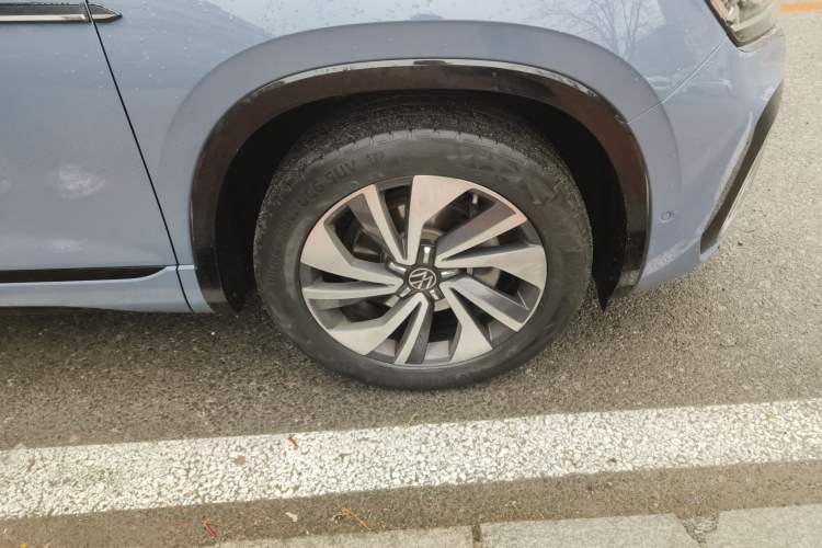 Used Volkswagen Tayron X 2020 380TSI Four-Wheel Drive Flagship Smart Connectivity Version Right Front Wheel Hub