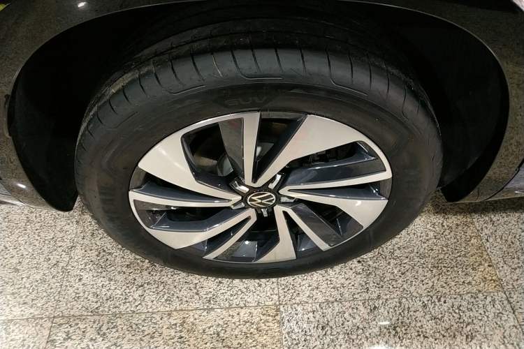 Used Volkswagen Tayron X 2020 330TSI Two-Wheel Drive Flagship Smart Connectivity Version Right Rear Wheel Hub