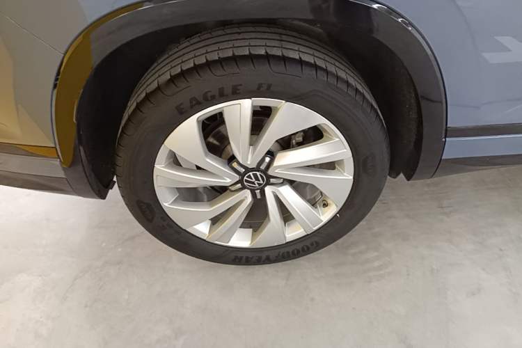 Used Volkswagen Tayron X 2020 330TSI Two-Wheel Drive Luxury Smart Connectivity Version Right Rear Wheel Hub