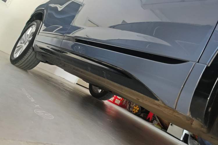 Used Volkswagen Tayron X 2020 330TSI Two-Wheel Drive Luxury Smart Connectivity Version Right Side Sill
