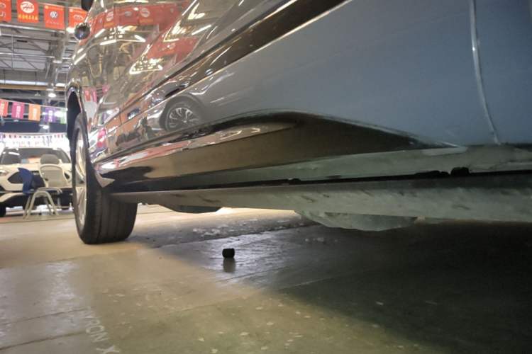 Used Volkswagen Tayron X 2020 330TSI Two-Wheel Drive Luxury Smart Connectivity Version Right Side Sill