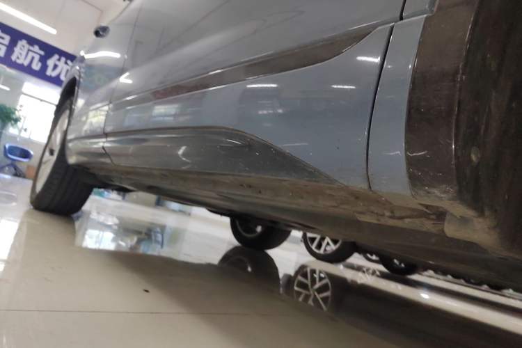 Used Volkswagen Tayron X 2020 330TSI Two-Wheel Drive Luxury Smart Connectivity Version Right Side Sill