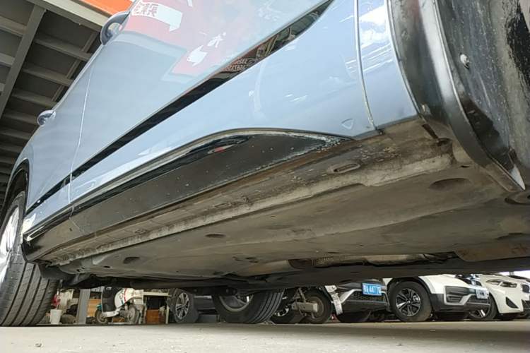 Used Volkswagen Tayron X 2020 330TSI Two-Wheel Drive Luxury Smart Connectivity Version Right Side Sill