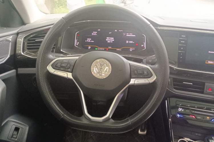 Used Volkswagen Tayron X 2020 330TSI Two-Wheel Drive Luxury Smart Connectivity Version Steering Wheel