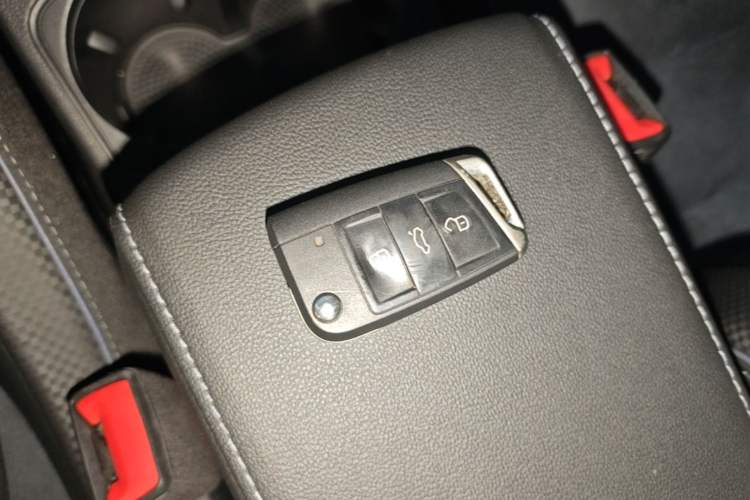 Used Volkswagen Tayron X 2020 330TSI Two-Wheel Drive Luxury Smart Connectivity Version Vehicle Key
