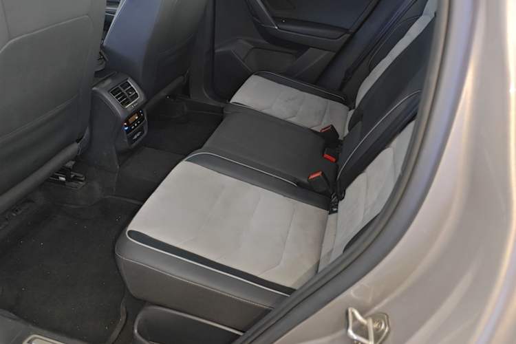 Used Volkswagen Tayron X 2020 380TSI Four-Wheel Drive Flagship Smart Connectivity Version Left Rear Seat