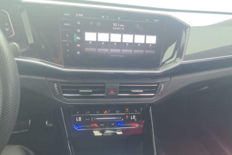Used Volkswagen Tayron X 2020 330TSI Two-Wheel Drive Flagship Smart Connectivity Version Audio And AC Panel