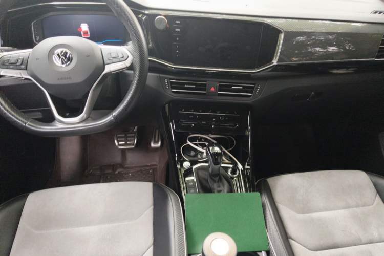 Used Volkswagen Tayron X 2020 330TSI Two-Wheel Drive Flagship Smart Connectivity Version Center Console