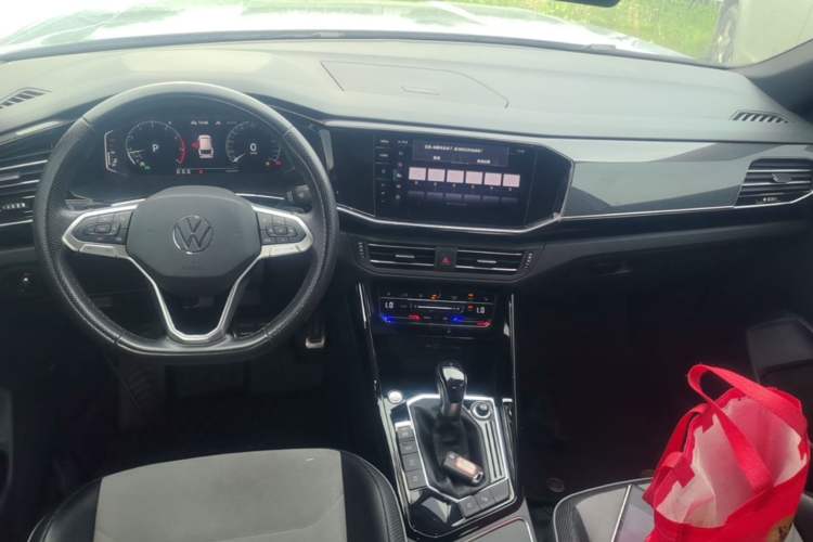 Used Volkswagen Tayron X 2020 330TSI Two-Wheel Drive Flagship Smart Connectivity Version Center Console