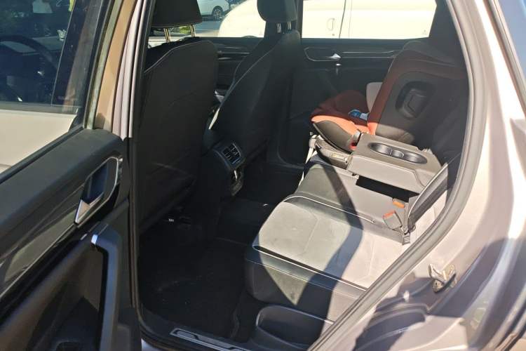 Used Volkswagen Tayron X 2020 380TSI Four-Wheel Drive Flagship Smart Connectivity Version Left Rear Seat