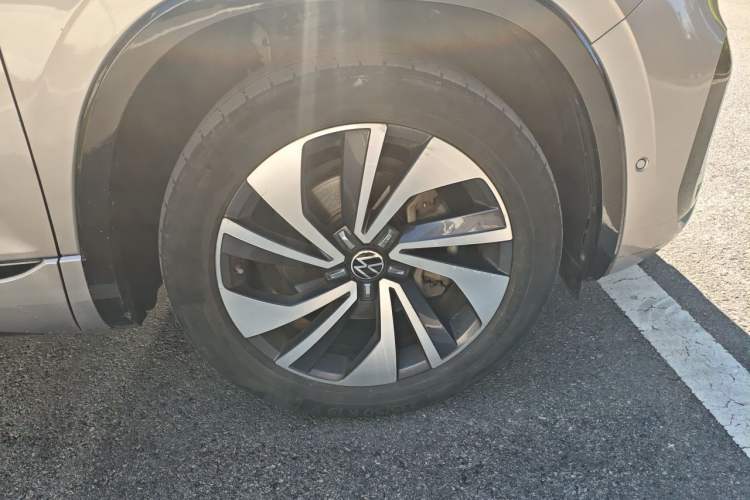 Used Volkswagen Tayron X 2020 380TSI Four-Wheel Drive Flagship Smart Connectivity Version Right Front Wheel Hub