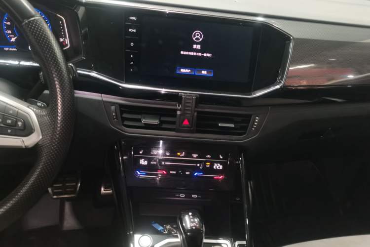 Used Volkswagen Tayron X 2020 330TSI Two-Wheel Drive Luxury Smart Connectivity Version Audio And AC Panel