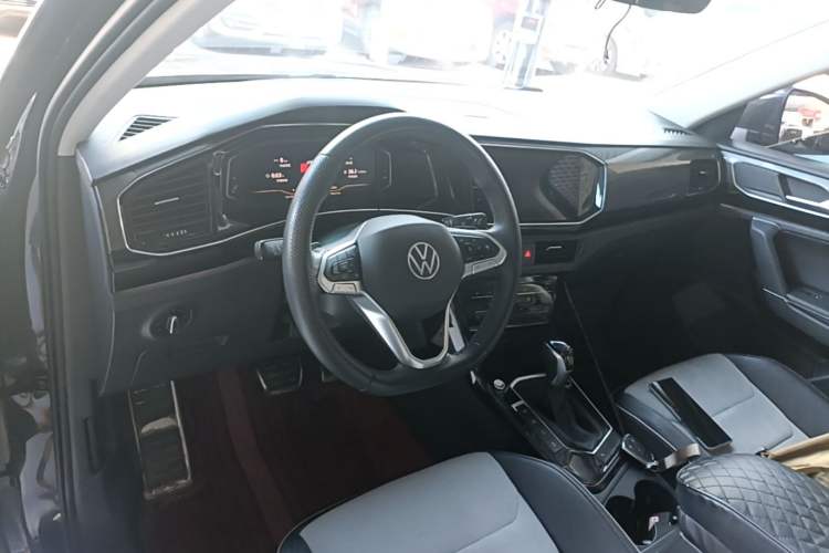 Used Volkswagen Tayron X 2020 330TSI Two-Wheel Drive Luxury Smart Connectivity Version Center Console