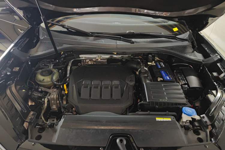 Used Volkswagen Tayron X 2020 330TSI Two-Wheel Drive Luxury Smart Connectivity Version Engine Bay