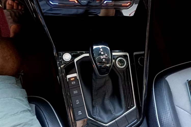 Used Volkswagen Tayron X 2020 330TSI Two-Wheel Drive Luxury Smart Connectivity Version Gear Lever