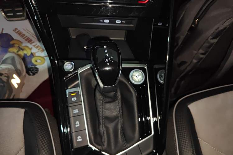 Used Volkswagen Tayron X 2020 330TSI Two-Wheel Drive Luxury Smart Connectivity Version Gear Lever
