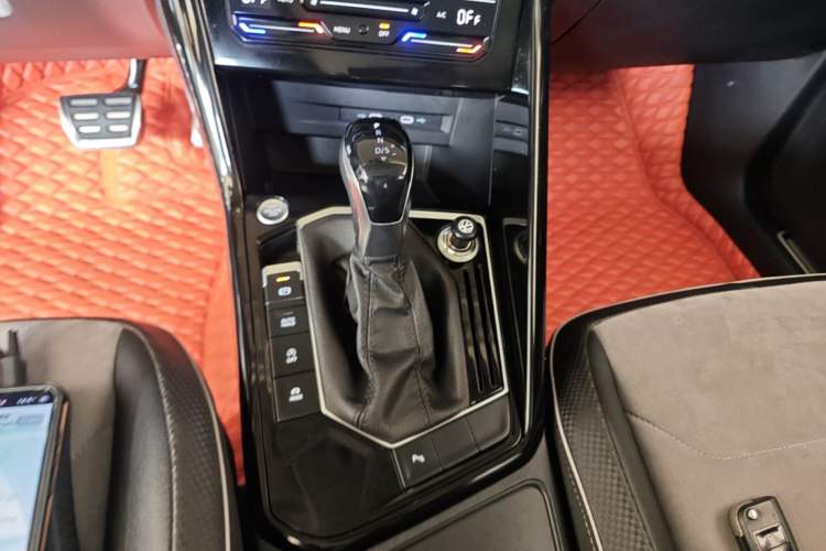 Used Volkswagen Tayron X 2020 330TSI Two-Wheel Drive Luxury Smart Connectivity Version Gear Lever