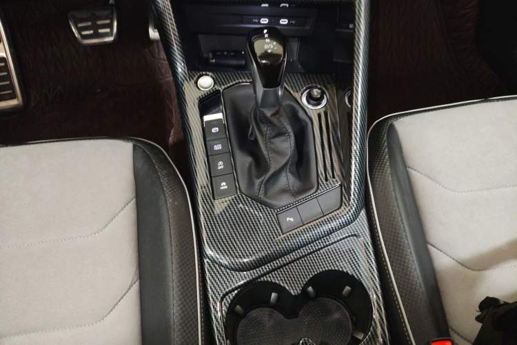 Used Volkswagen Tayron X 2020 330TSI Two-Wheel Drive Luxury Smart Connectivity Version Gear Lever