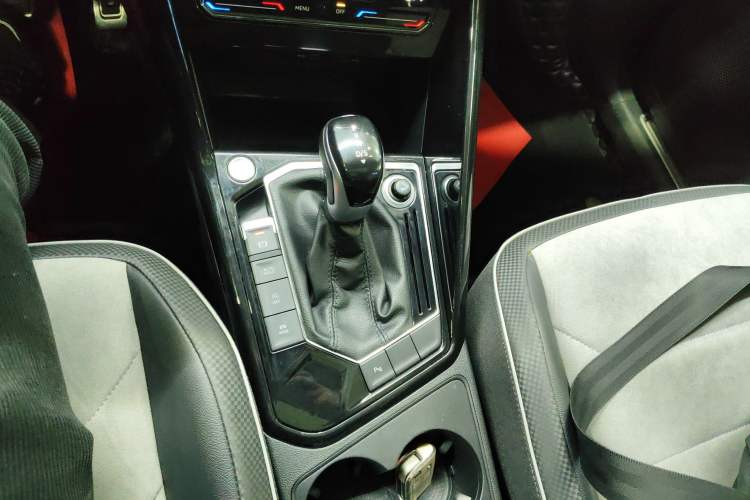 Used Volkswagen Tayron X 2020 330TSI Two-Wheel Drive Luxury Smart Connectivity Version Gear Lever