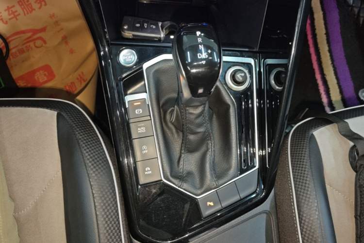 Used Volkswagen Tayron X 2020 330TSI Two-Wheel Drive Luxury Smart Connectivity Version Gear Lever