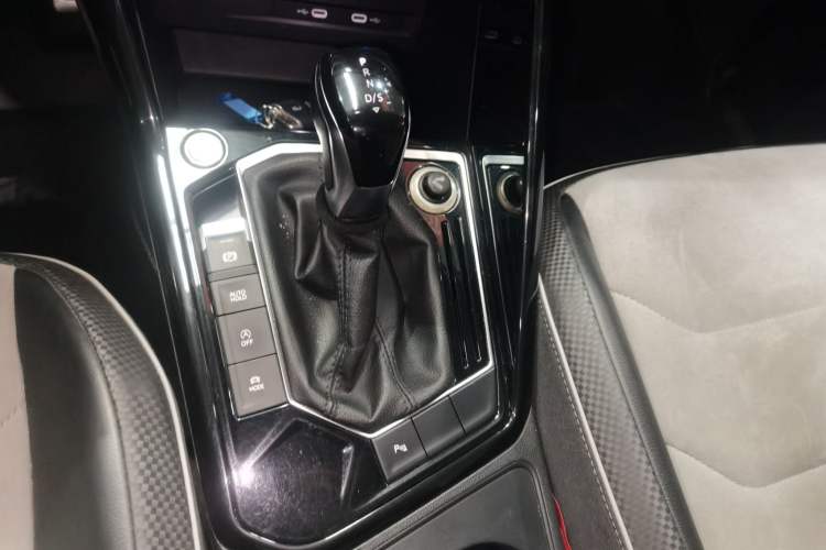 Used Volkswagen Tayron X 2020 330TSI Two-Wheel Drive Luxury Smart Connectivity Version Gear Lever