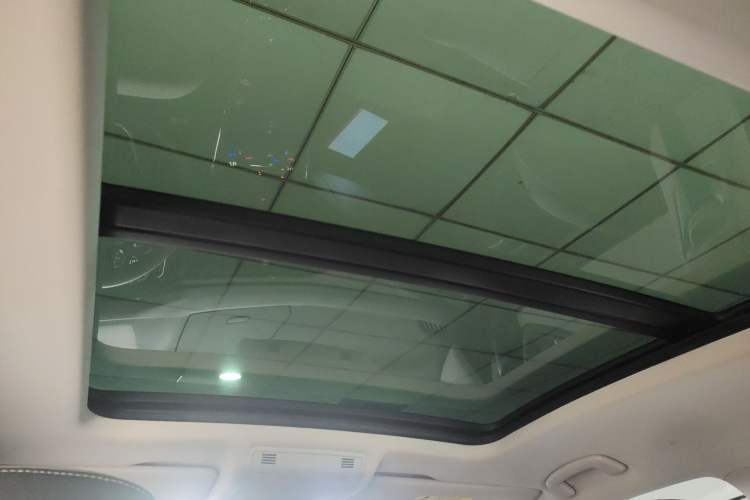 Used Volkswagen Tayron X 2020 330TSI Two-Wheel Drive Luxury Smart Connectivity Version Headliner