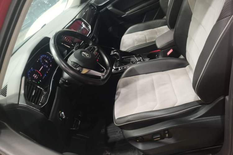 Used Volkswagen Tayron X 2020 330TSI Two-Wheel Drive Luxury Smart Connectivity Version Left Front Seat