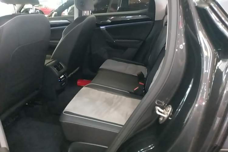 Used Volkswagen Tayron X 2020 330TSI Two-Wheel Drive Luxury Smart Connectivity Version Left Rear Seat